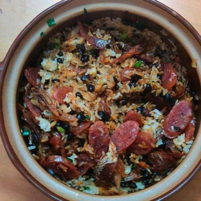 港式煲仔饭做法 在家也可自制煲仔饭超级简单，港式煲仔饭做法（广式腊味煲仔饭，镬气十足）