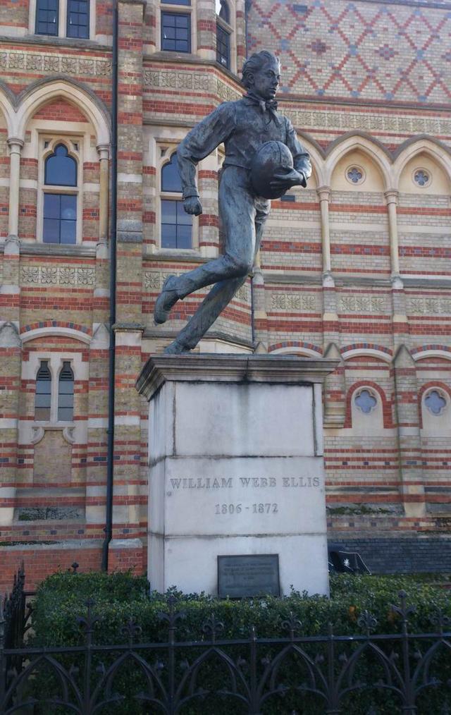 橄榄球起源于哪个国家，橄榄球起源哪个国家（一个足球少年的犯规之举）