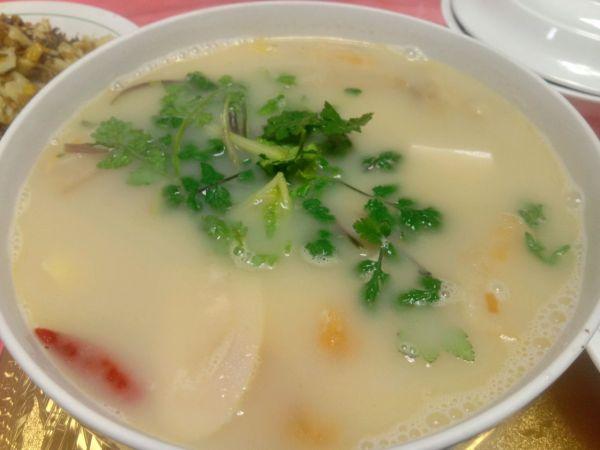 蚌肉怎么做好吃，河蚌肉怎么做好吃易烂（好吃到飞起的河蚌咸肉汤）