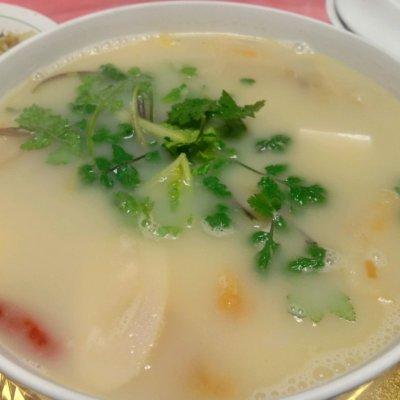 蚌肉怎么做好吃，河蚌肉怎么做好吃易烂（好吃到飞起的河蚌咸肉汤）