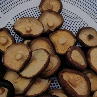 香菇酿如何做，制作酿香菇时香菇应该选择（客家酿香菇的经典做法）