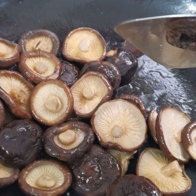 香菇酿如何做，制作酿香菇时香菇应该选择（客家酿香菇的经典做法）