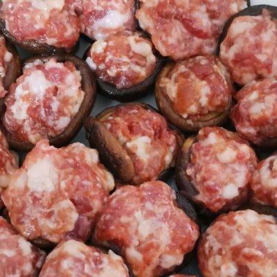 香菇酿如何做，制作酿香菇时香菇应该选择（客家酿香菇的经典做法）