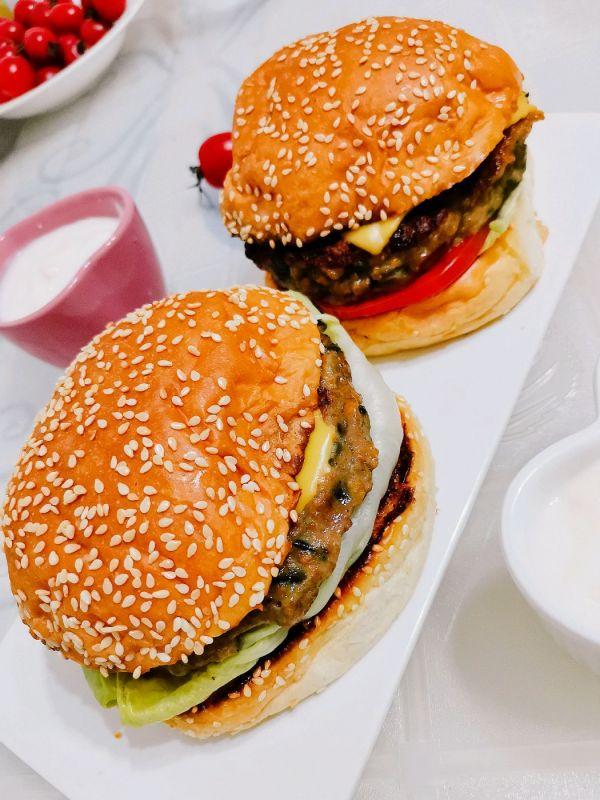 自制牛肉汉堡肉饼做法，自制牛肉汉堡肉饼做法步骤（芝士牛肉汉堡，赶快get起来）