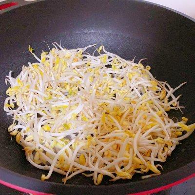 豆芽怎么炒好吃，豆芽怎么做好吃炒（五分钟搞定‼️小白也能做出好吃的素炒韭菜豆芽）