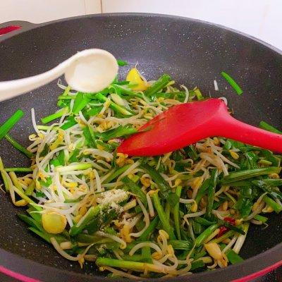 豆芽怎么炒好吃，豆芽怎么做好吃炒（五分钟搞定‼️小白也能做出好吃的素炒韭菜豆芽）