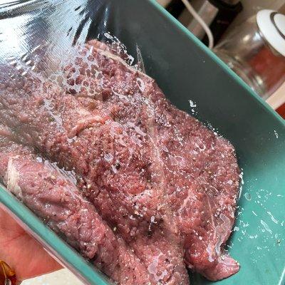 菲力牛排怎么煎，该煎几分钟（鲜嫩多汁的红酒菲力牛排就这么做）