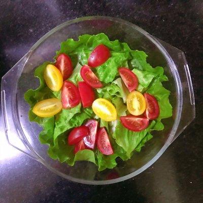蔬菜沙拉的做法和材料，蔬菜沙拉的制作方法（果蔬沙拉的做法竟然这么简单）