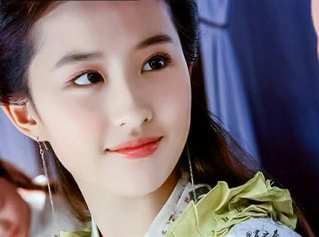 刘亦菲古装图片，刘亦菲最惊艳古装（身材纤细不见“虎背熊腰”）