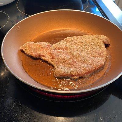 煎猪排饭的做法，煎猪排饭的做法窍门（学会这道美味的独门独户猪扒饭）