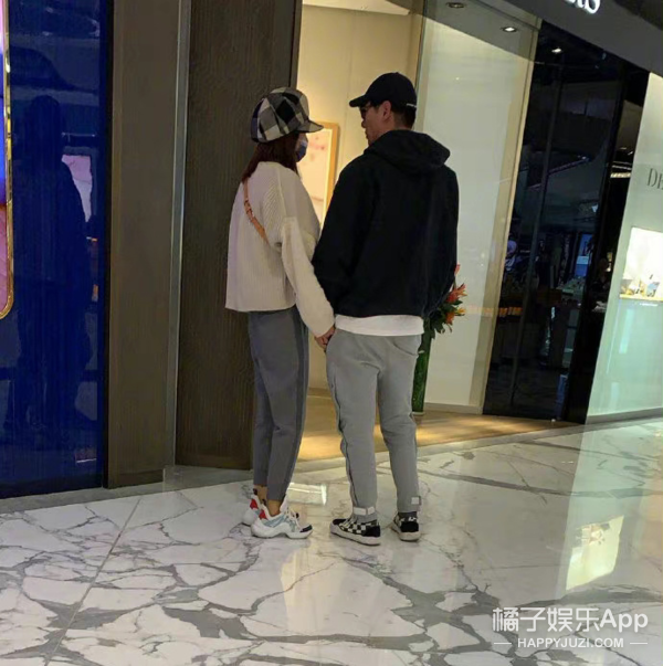 张亮老婆，离婚四年甜度堪比热恋期（张亮老婆寇静的照片）