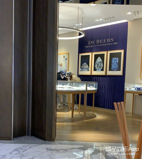 张亮老婆，离婚四年甜度堪比热恋期（张亮老婆寇静的照片）