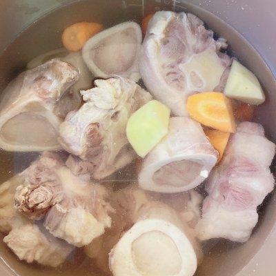 牛尾的功效和作用，牛尾巴功效与作用（寒冷与温暖之间只差一碗简单到不行的牛尾汤）