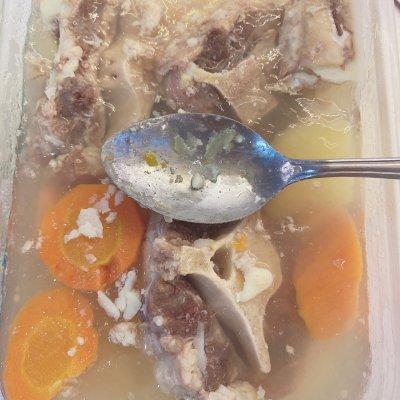 牛尾的功效和作用，牛尾巴功效与作用（寒冷与温暖之间只差一碗简单到不行的牛尾汤）