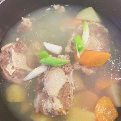 牛尾的功效和作用，牛尾巴功效与作用（寒冷与温暖之间只差一碗简单到不行的牛尾汤）