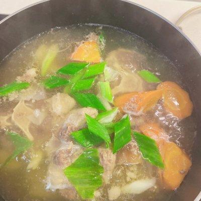 牛尾的功效和作用，牛尾巴功效与作用（寒冷与温暖之间只差一碗简单到不行的牛尾汤）