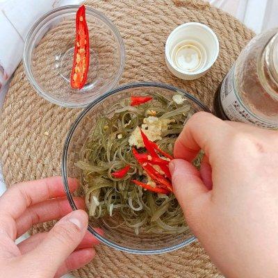 海藻怎么做好吃，腐竹怎么做好吃（#321沙拉日#开胃香辣海藻丝）