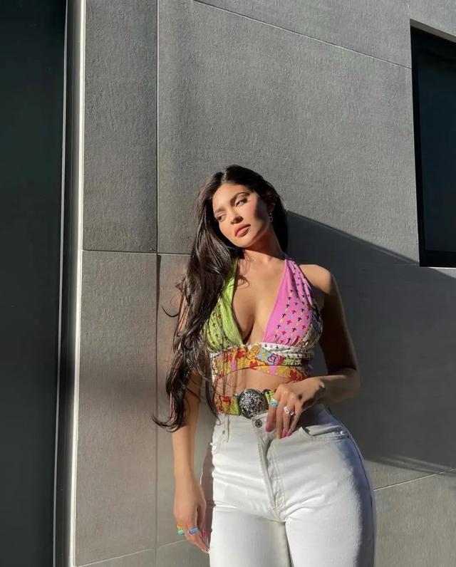 abg是什么意思，abg是什么意思网络用语（穿得像她们这么辣）