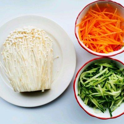 金针菇焯水几分钟，金针菇蒸几分钟熟（轻拌金针菇的经典做法）