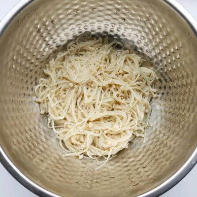 金针菇焯水几分钟，金针菇蒸几分钟熟（轻拌金针菇的经典做法）