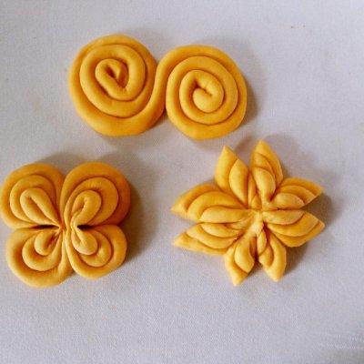 怎样做南瓜面，怎样做南瓜面包（大人小孩都爱吃的南瓜花样馒头）