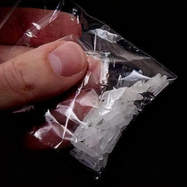 甲基安非它明，苯丙胺类（毒品被混入饼干身体乳试图入境）