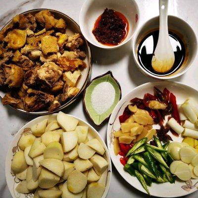 芋儿鸡，芋儿鸡的家常做法重庆（这道家喻户晓的芋儿鸡是怎么做的呢）