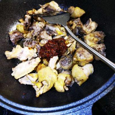 芋儿鸡，芋儿鸡的家常做法重庆（这道家喻户晓的芋儿鸡是怎么做的呢）