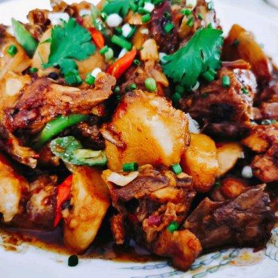 芋儿鸡，芋儿鸡的家常做法重庆（这道家喻户晓的芋儿鸡是怎么做的呢）
