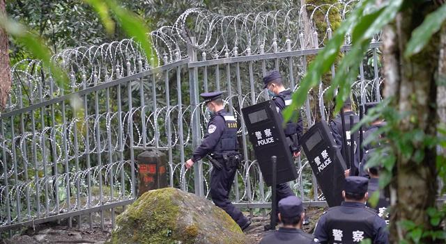 3分之根号3等于多少，1减3分之根号3等于多少（随处可见眼镜王蛇）