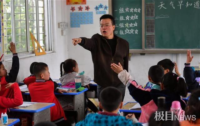 shei拼音是错的吗，而且的拼音（武汉教师夫妻带着老人孩子去支教）