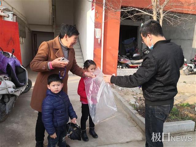 shei拼音是错的吗，而且的拼音（武汉教师夫妻带着老人孩子去支教）