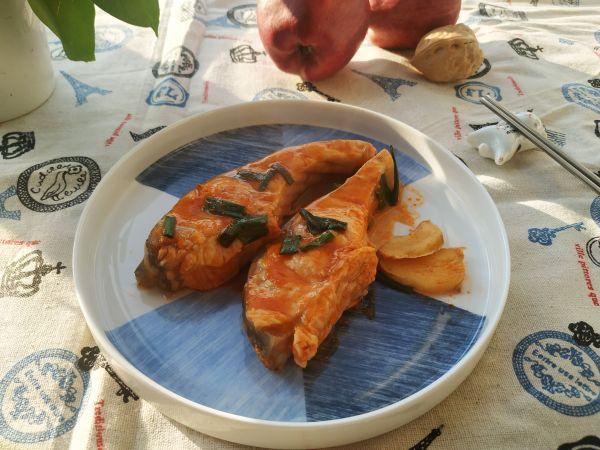 青鱼怎么做好吃，青鱼怎么做好吃又简单（酸酸甜甜の番茄酿青鱼）