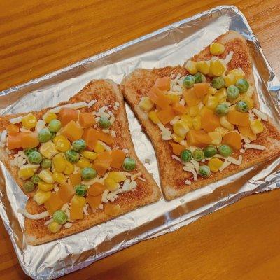 如何用吐司做披萨，吐司披萨的家常做法（吐司版懒人披萨）