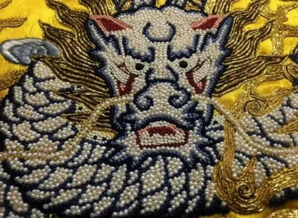 绣名字忌讳用什么颜色，用红色线绣名字好不好（她用一根针绣出天文奇观）