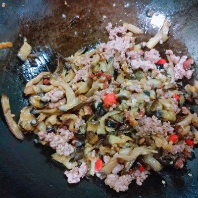 酱焖茄子的家常做法，酱焖茄子的家常做法视频（据说这个时候吃酱焖茄子煲）