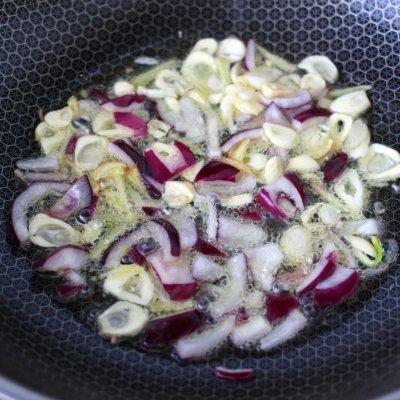 麻辣小龙虾是哪的菜，麻辣小龙虾是哪里的菜（让人欲罢不能的麻辣小龙虾）