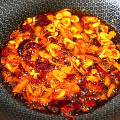 麻辣小龙虾是哪的菜，麻辣小龙虾是哪里的菜（让人欲罢不能的麻辣小龙虾）