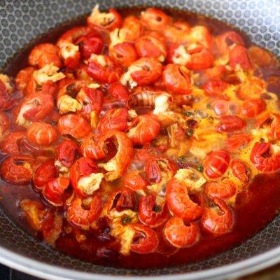 麻辣小龙虾是哪的菜，麻辣小龙虾是哪里的菜（让人欲罢不能的麻辣小龙虾）