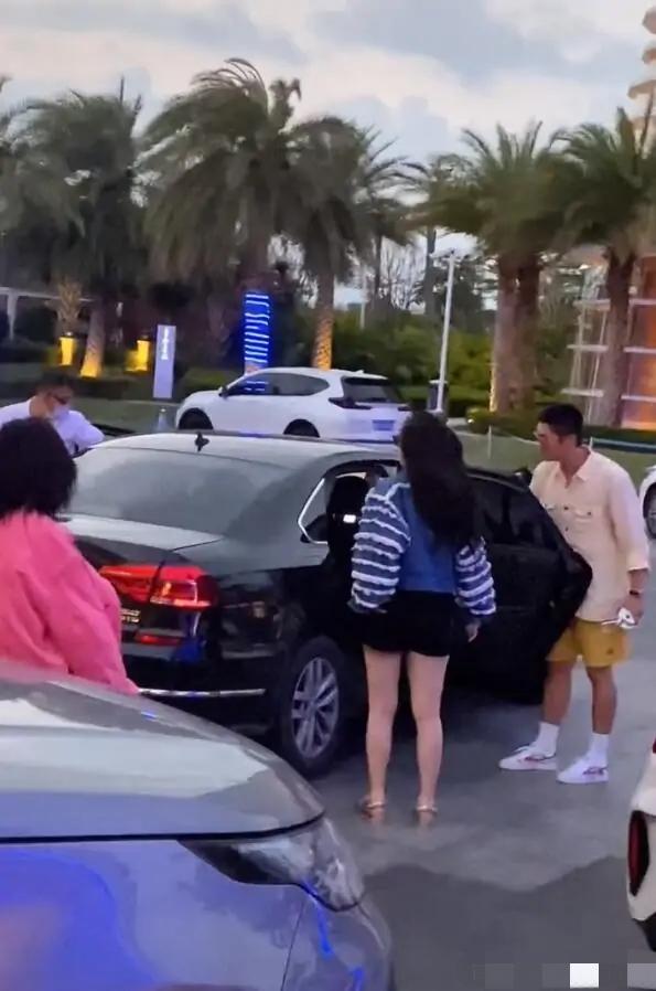 杜江有几个子女，霍思燕杜江逛公园