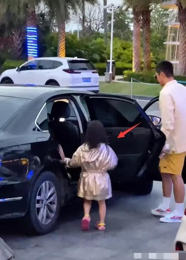 杜江有几个子女，霍思燕杜江逛公园
