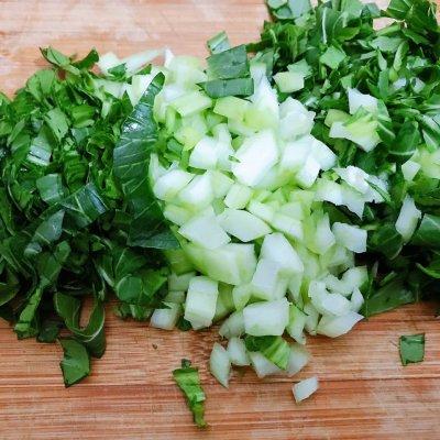 青菜炒米饭的做法，白菜炒米饭的做法（#四季宝蓝小罐#花生酱青菜糙米炒饭）