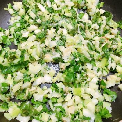 青菜炒米饭的做法，白菜炒米饭的做法（#四季宝蓝小罐#花生酱青菜糙米炒饭）