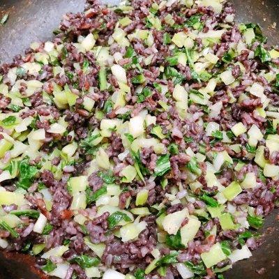 青菜炒米饭的做法，白菜炒米饭的做法（#四季宝蓝小罐#花生酱青菜糙米炒饭）
