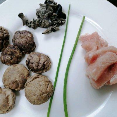 香菇要煮多久才能熟，香菇煮多久能熟（简单易做的红烧香菇）