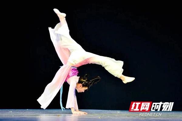 海外桃李杯，桃李杯含金量高吗（海外桃李杯·第十一届国际舞蹈展演湖南赛区总展演活动举行）