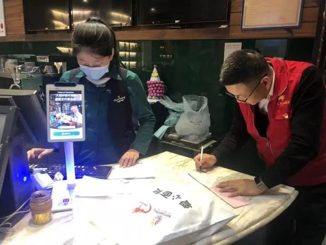 一举两得造句，一举两得造句一年级很短（浙江这个男人火了：一举两得）