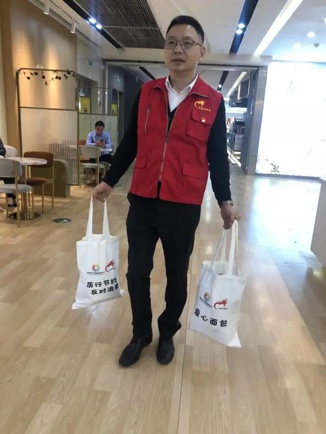 一举两得造句，一举两得造句一年级很短（浙江这个男人火了：一举两得）