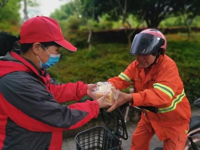 一举两得造句，一举两得造句一年级很短（浙江这个男人火了：一举两得）