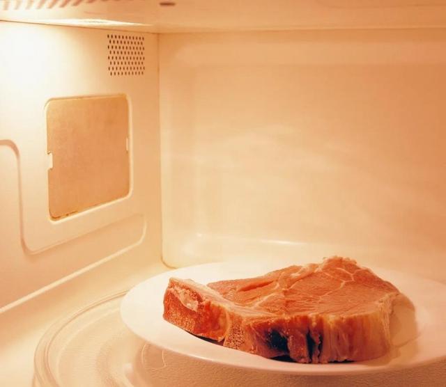 冻面条用微波炉怎么解冻，冻面条用微波炉怎么解冻快（还在用水解冻食物）